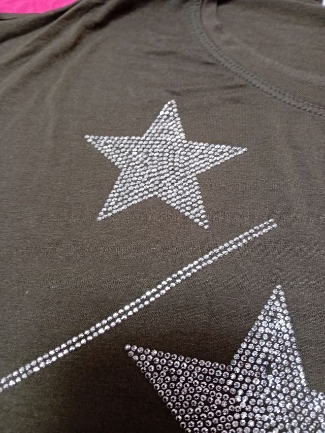 Maglia donna verde militare con stelle