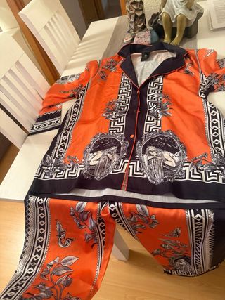 Pijama Versace Naranja y Negro.Precioso. 