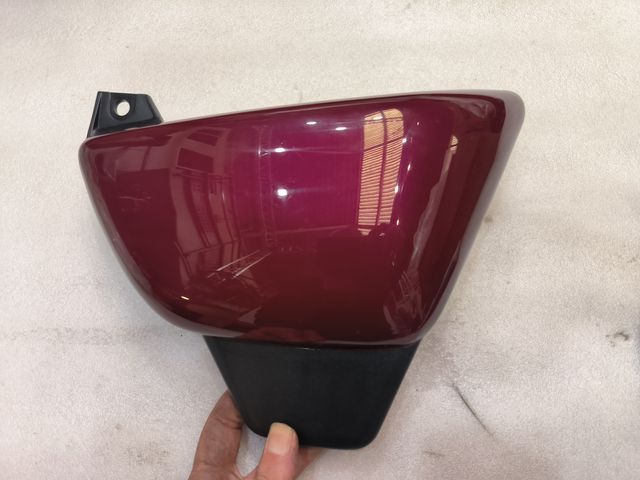 Tapa Lateral derecha Suzuki Marauder 250 99-00