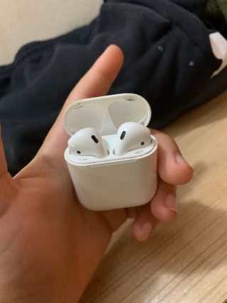 AirPods A2031 GT2ZLH4RLX2Y