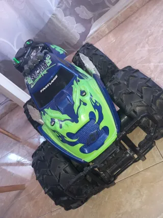 Coche gigante dirigido de bateria con mando.