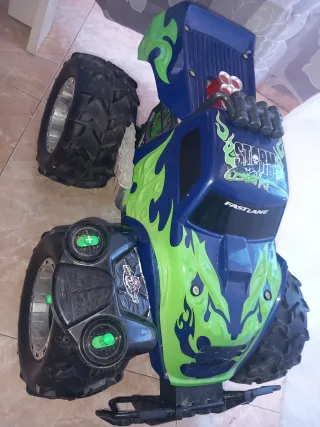 Coche gigante dirigido de bateria con mando.