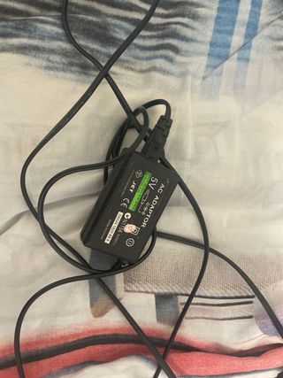 PSP Sony Negra con cargador va perfectamente