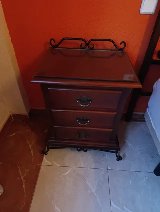 Muebles Matrimonio + Base Tapizada. Urge.