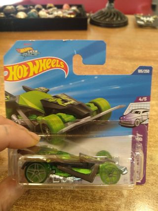 10 auto Hot Wheels