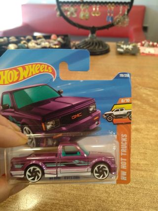 10 auto Hot Wheels