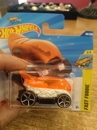 10 auto Hot Wheels