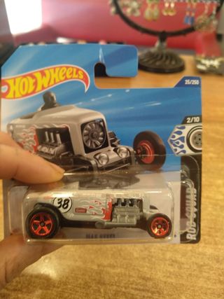 10 auto Hot Wheels