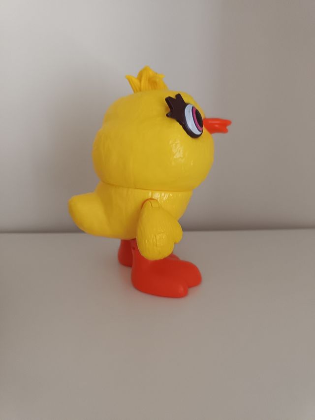 Figura de pollito amarillo