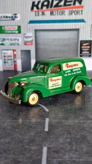 Auto verde d'epoca Lledo Ransomes