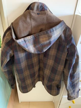 Parka Pull&Bear cuadros Talla M da talla entre S,M