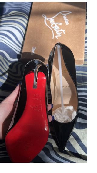 Christian Louboutin Talla 40.5