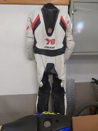 Mono de moto Dainese blanco y negro