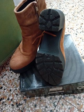 Stivaletti scamosciati marroni n.37