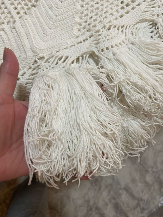 Trapunta fatta a mano all'uncinetto con frange, 4 chili!