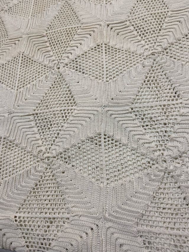 Trapunta fatta a mano all'uncinetto con frange, 4 chili!