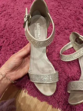 Sandalias de fiesta Mary Paz plateadas