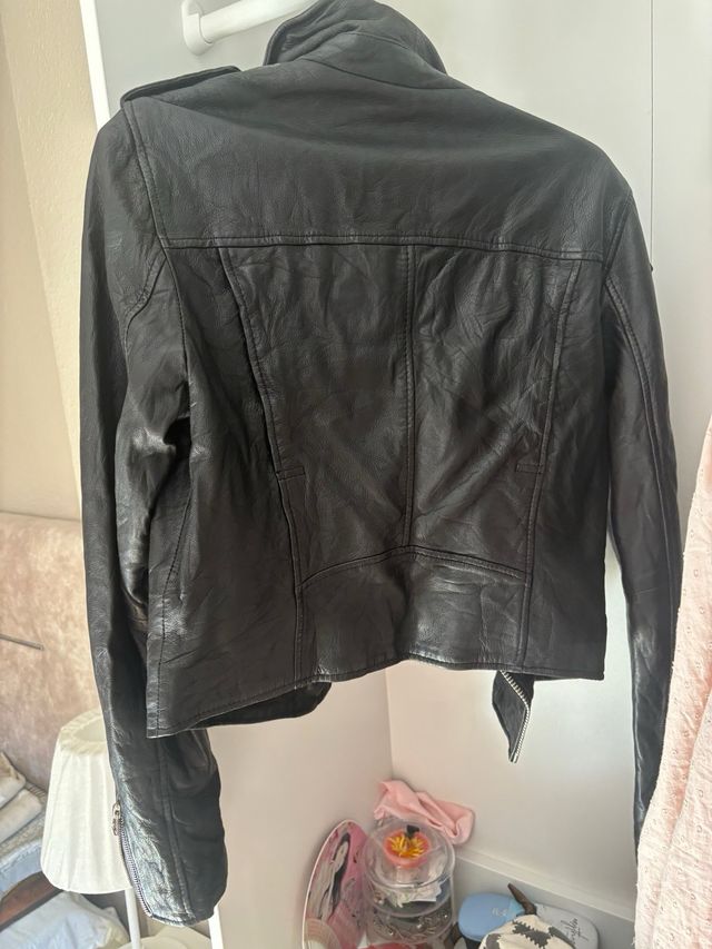 Chaqueta de cuero negra