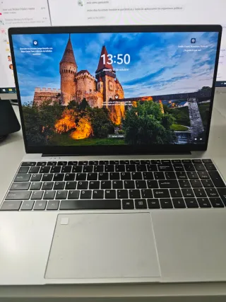 Portátil KUU 15 pulgadas