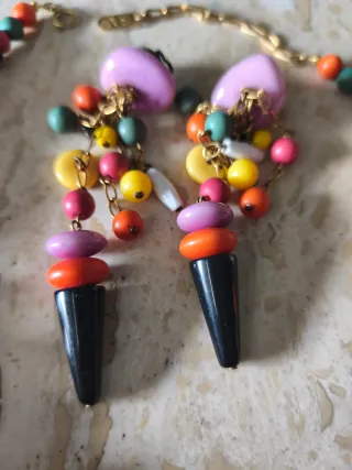 Collar y pendientes multicolor