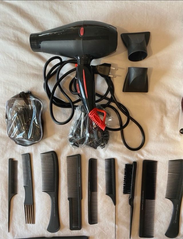 Set Peluquería: Secador, Peines, Cepillos, gomas..