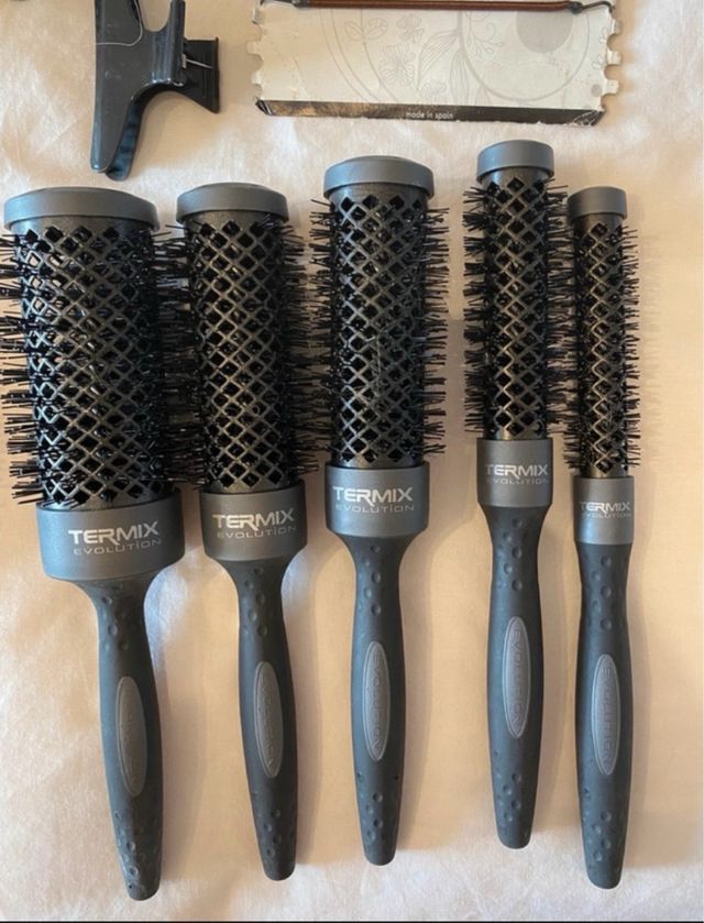 Set Peluquería: Secador, Peines, Cepillos, gomas..