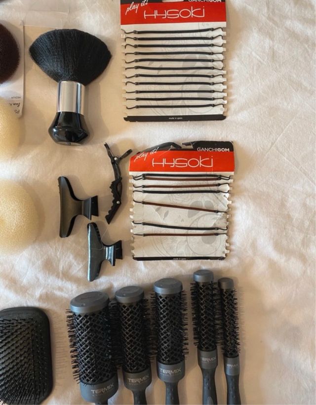 Set Peluquería: Secador, Peines, Cepillos, gomas..