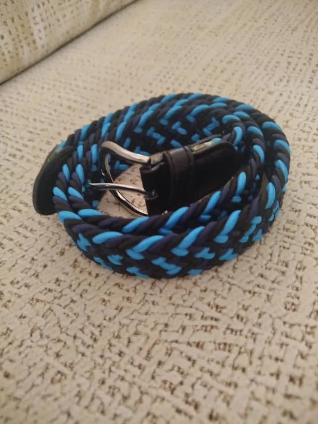 Cinturón trenzado azul y negro