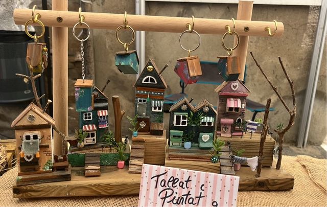 Colgador de llaves casitas madera