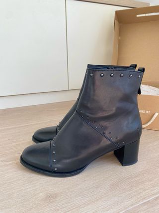 Botines Salsa Negros con Tachuelas