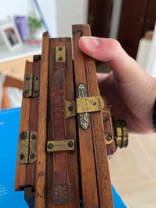 Cámara fotográfica antigua de madera