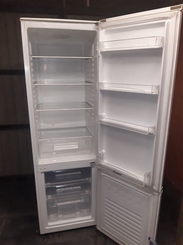 Frigorífico Candy 1.74 de alto por 55 de ancho