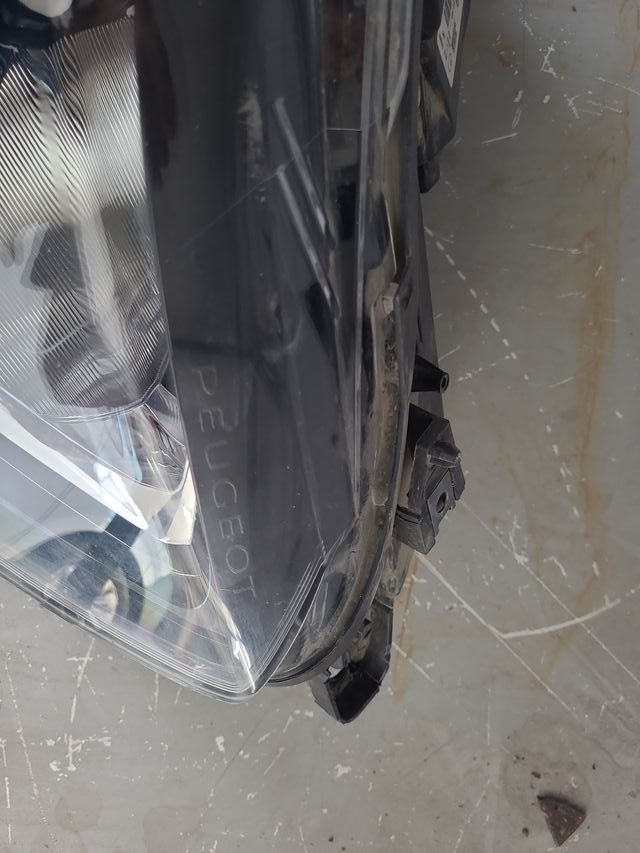 Faro derecho Peugeot Partner