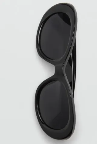 Gafas de sol Mango negras.