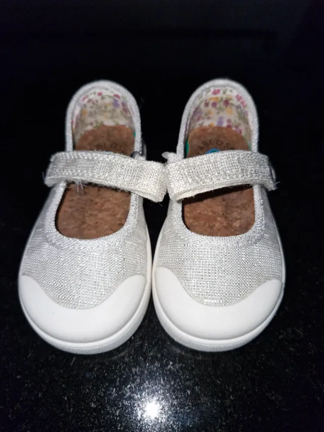Zapatos niña talla 21 plateados de Pabloski