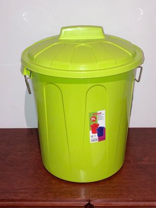 Cubo basura plástico 21L con tapa y asas