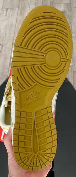 Nike Dunk Low Retro - Blancas y Amarillas