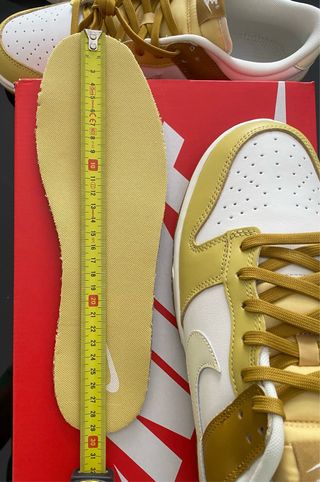 Nike Dunk Low Retro - Blancas y Amarillas