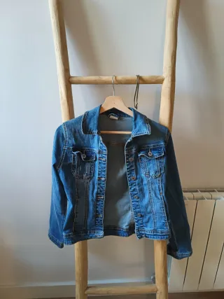 Chaqueta tejana elástica entallada