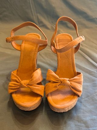 Sandalias de plataforma beige con lazo talla 43