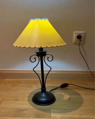 Lámpara de mesa forja negra