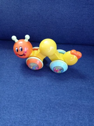 Juguete oruga sonajero