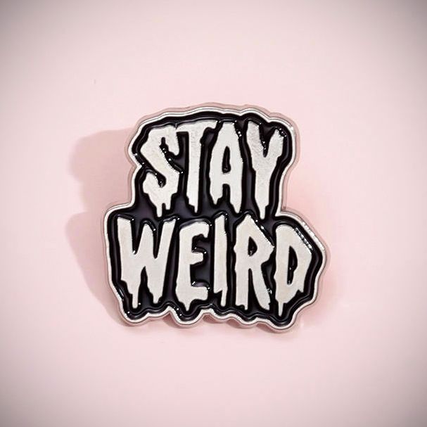 Pin esmaltado Stay Weird