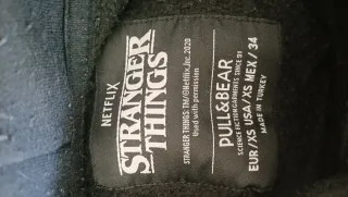 Sudadera H&M Stranger Things Negra