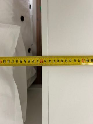 Tocador blanco con espejo abatible