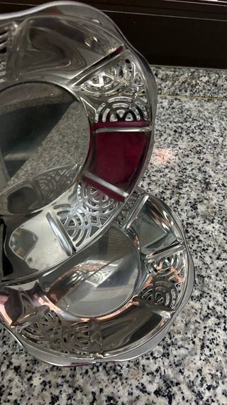 Fuentes redondas de metal plateado