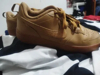 Zapatillas Nike T39 Beige/Marrón Casi Nuevas