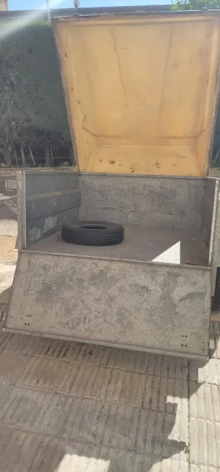 Remolque cerrado con tapa