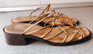 Sandalias tiras doradas Talla 40