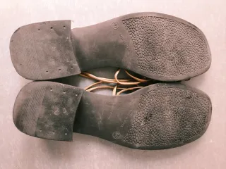 Sandalias tiras doradas Talla 40